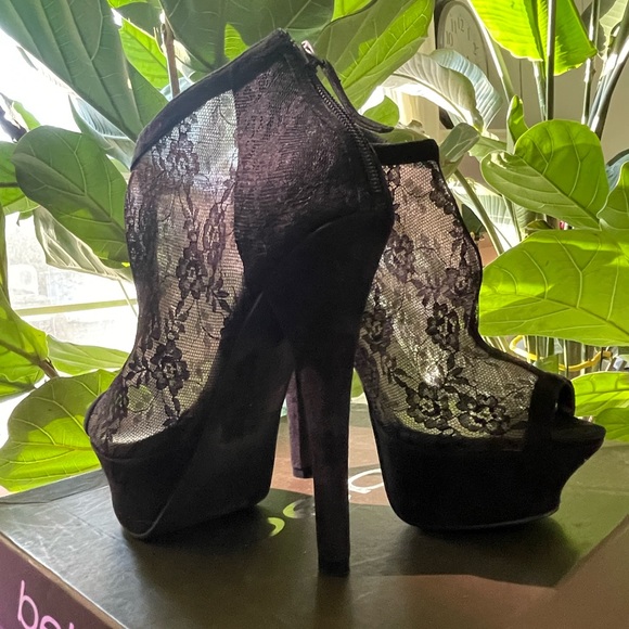 BEBE Platform Heel Olivia Lace Booties Black 7 - Picture 5 of 5